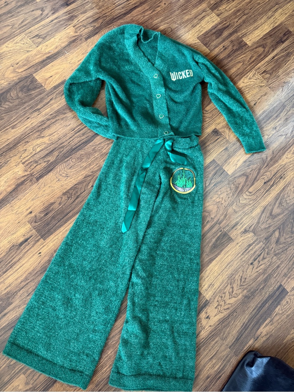 Wicked Green women’s Pajama - Cozy XS top and XXS bottoms
